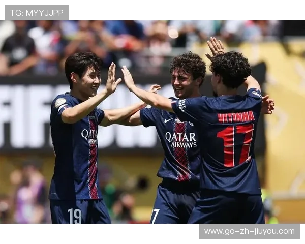 塞维利亚—鲁伊斯破门瞬间定格胜局