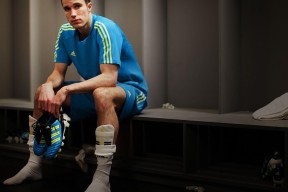 -以足球为主题的数字艺术展在多个城市举办，彰显科技魅力，足球艺术品